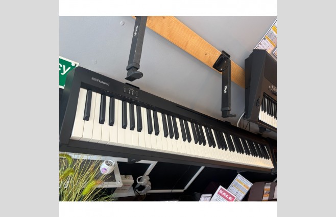 Roland FP10 Black Portable Digital Piano, Used (SN:M6S6802) - Image 1